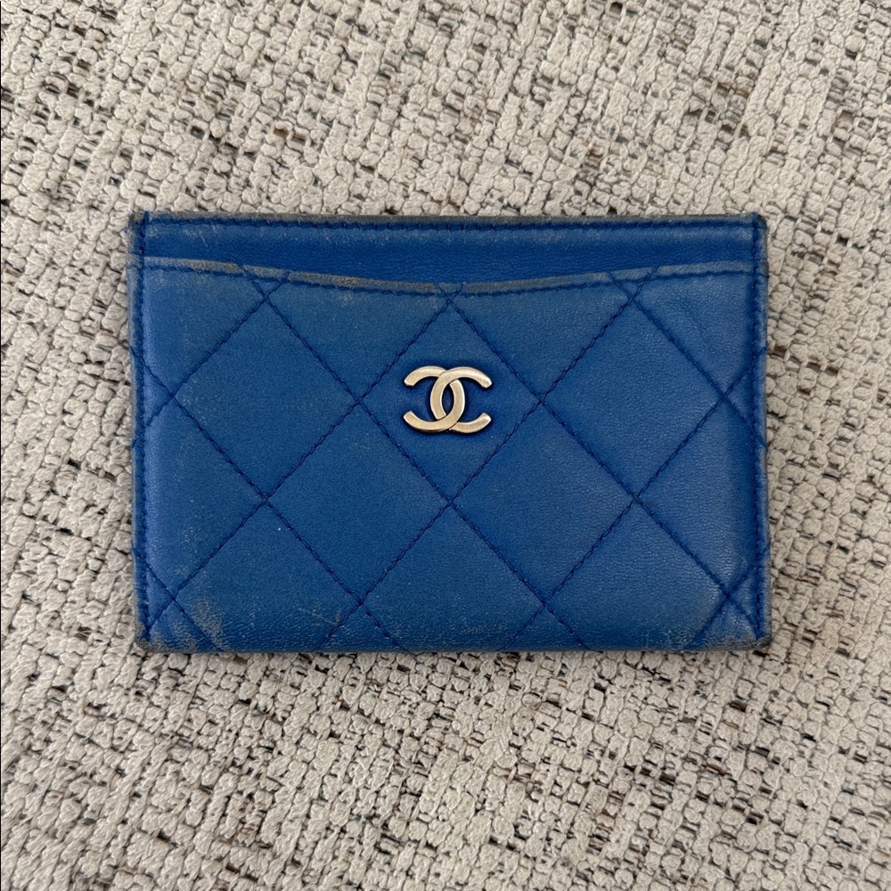 CHANEL Royal Blue Quilted Card Holder with Gold Logo
